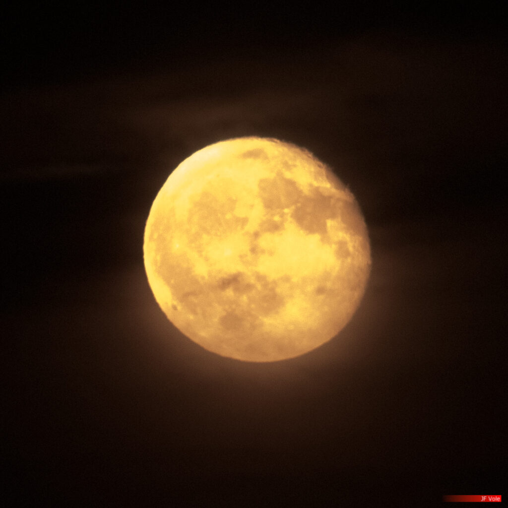 Astronomie - Astronomy - Astrophotographie - Astrophotography - Genre photographique - Lune - Lune cuivrée (astronomie) - Meteorology - Moon - Météorologie - Photographie - Photography - Photometeor - Photométéore - Phénomène météorologique - Science - Pélussin Auvergne-Rhône-Alpes France